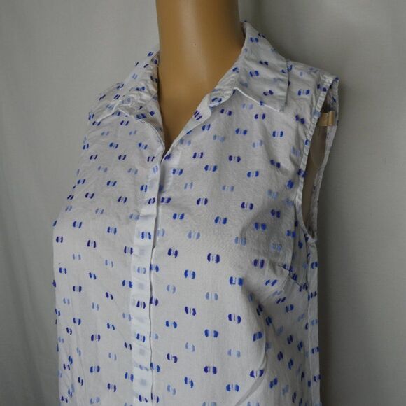 CeCe Clipped Swiss Dot Button Up Shirt Sleeveless - Picture 3 of 10